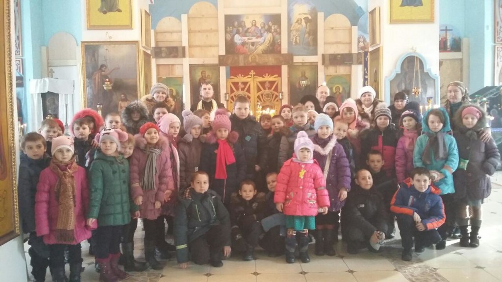 Школьники в храме Рождества Пресвятой Богородицы, г.п.Уваровичи.